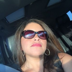 Meet your Posher, Elena